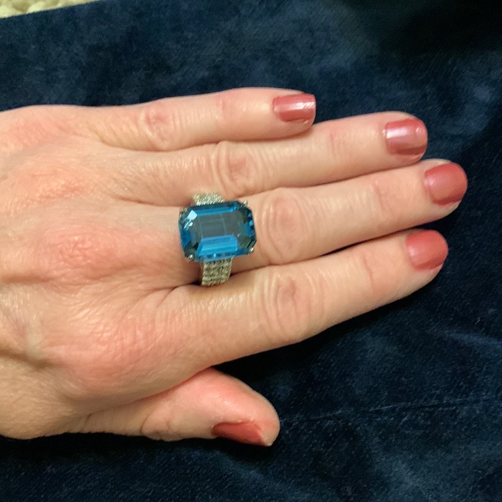 🎉EXQUISITE 💙SZ 6 GORGEOUS GENUINE LONDON BLUE TOPAZ/WHITE TOPAZ!
Platinum/Silver - Picture 6 of 13